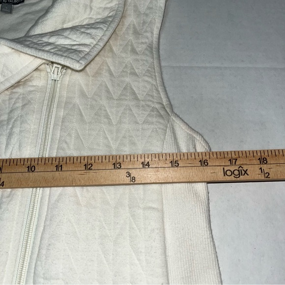T by Talbots Zip Up Cream  Small Vest‎ - Picture 6 of 9